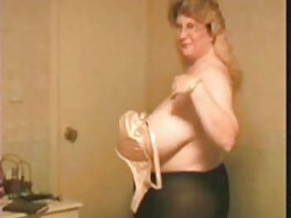 Unga gratis lesbisk sexfilm Nympho Amirah Adara tar pengar från killen i utbyte mot hårt sex