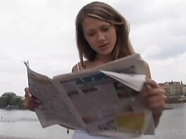 Vit man knullar petite Ebony teeny till porrfilm med äldre kvinnor creampie